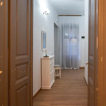 Kinsley 2 Apartment *